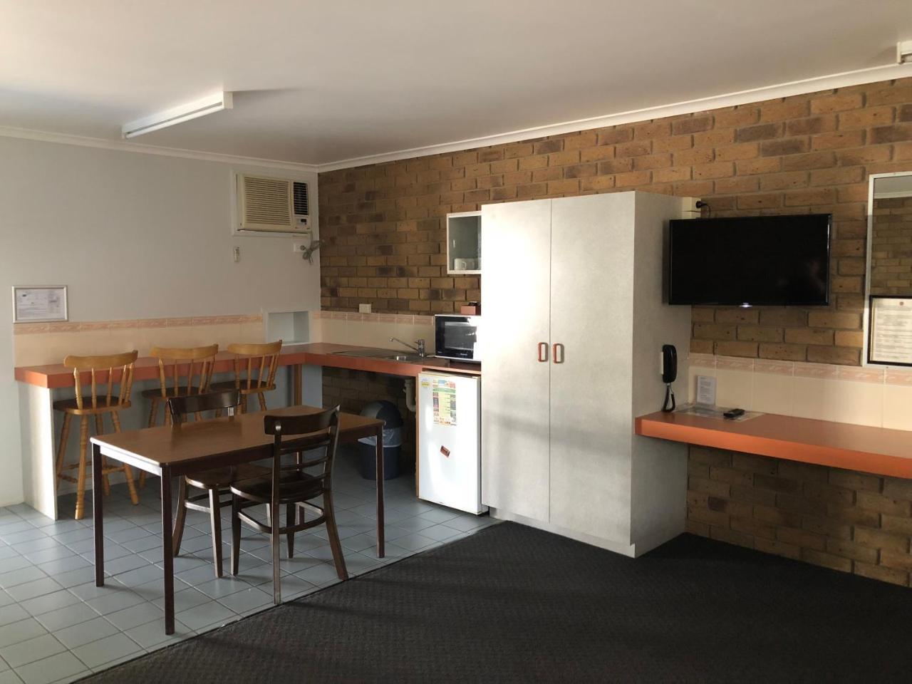 True Blue Motor Inn Rockhampton Exterior photo